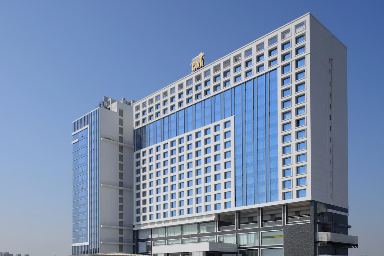 Taj Skyline Ahmedabad(01)